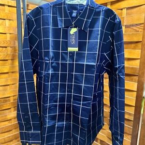 Women’s Navy and whites plaid.
Crisp, casual or business